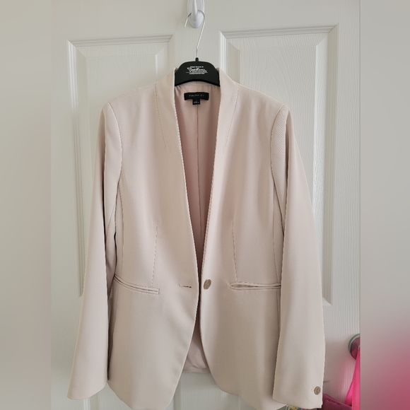 NWT Ann Taylor Long Collarless Blazer in Fluid Crepe, size 0, ivory - Picture 14 of 14